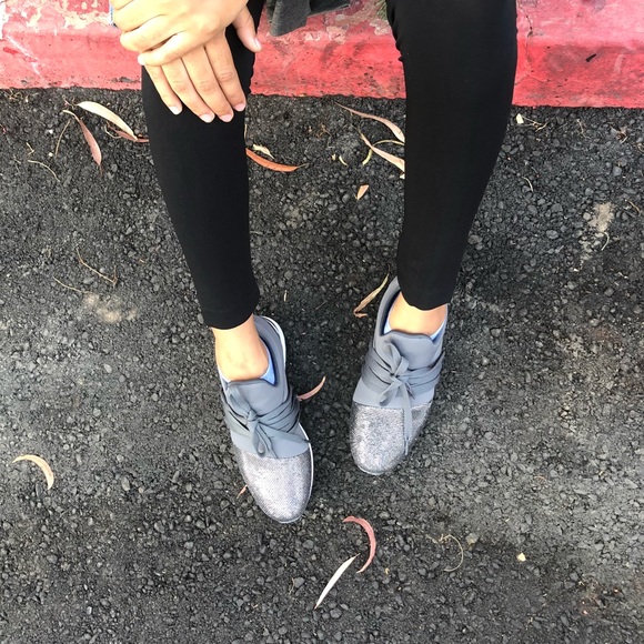 LAST ONE ♥️ GRAY METALLIC LACE SNEAKERS - Picture 6 of 7